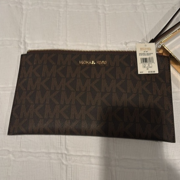 Michael KorsLG zip clutch wrstlt